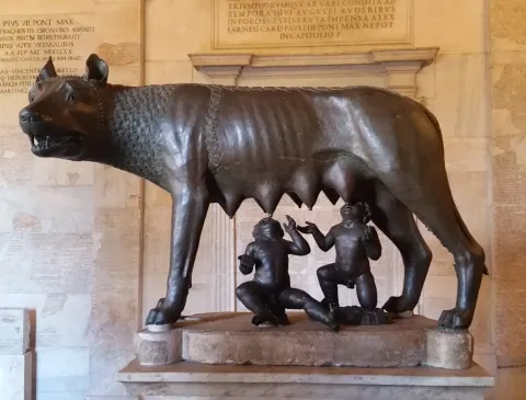 Kapitolská vlčica (5. stor. pred n. l.)
