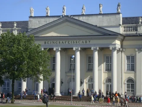 Múzeum Fridericianum, 1769 – 76, jedno z prvých múzeí v Európe, dnes výstavná hala Kunsthalle Fridericianum