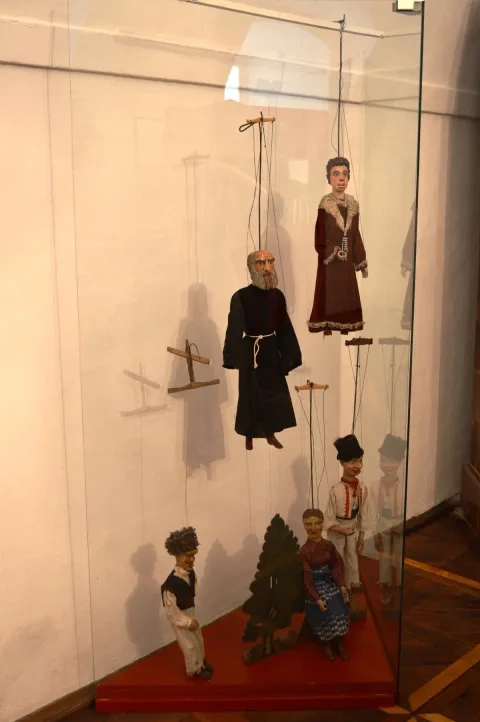 Bábky tradičného bábkara Antona Anderleho, Múzeum bábkarských kultúr a hračiek Slovenského národného múzea, hrad Modrý kameň