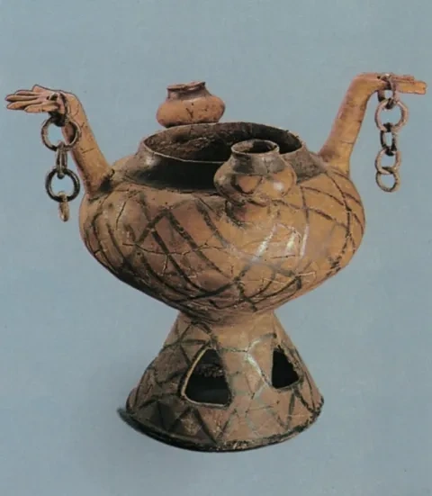 Kalenderberská kultúra: antropomorfná keramická nádoba, Dunajská Lužná-Nové Košariská, okolo 750 – 550 pred n. l