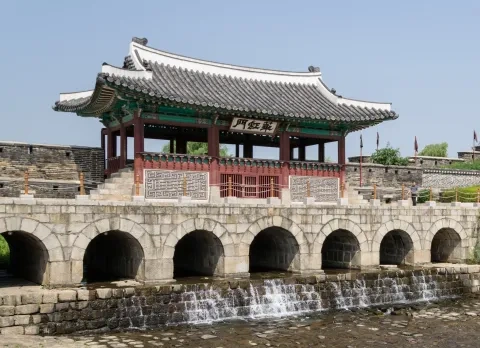 Západná brána Hwahongmun, pevnosť Hwasong, Suwon