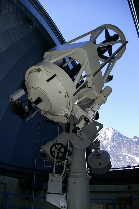 Astronomický ďalekohľad, ktorý bol 1978 – 2014 umiestnený v Astronomickom ústave SAV (observatórium na Skalnatom plese)