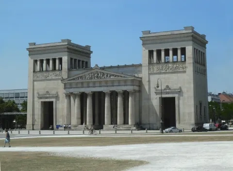 Leo von Klenze: Propylaje, 1854 – 62, Mníchov