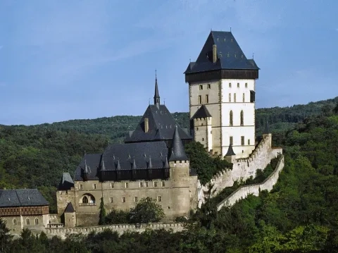 Hrad Karlštejn, založený 1348
