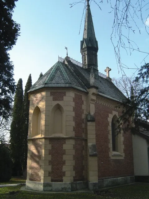 Neogotická pohrebná kaplnka Stummerovcov, Tovarníky, koniec 19. stor.
