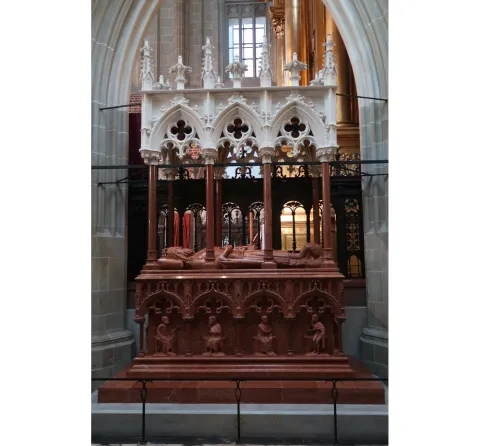 Náhrobok Kazimíra III. Veľkého v Katedrálnej bazilike sv. Stanislava a sv. Vojtecha na zámku Wawel v Krakove, okolo 13