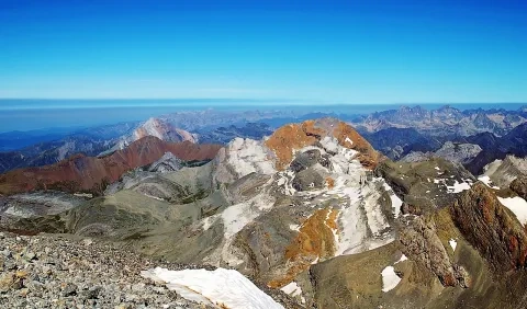 Pyreneje, v popredí vrch Perdido, 3 355 m. n m.
