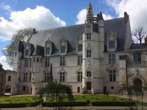 Biskupský palác, 14. – 16. stor.