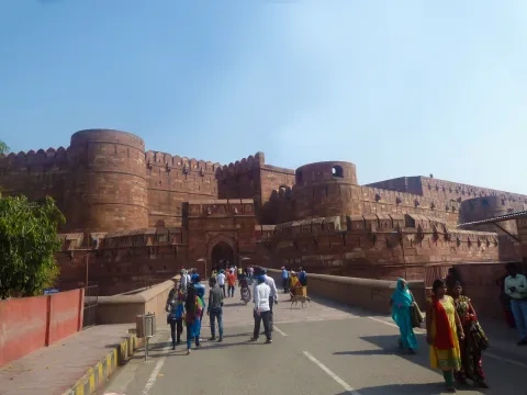 Červená pevnosť (Lál kila), vstup, 1565 – 79