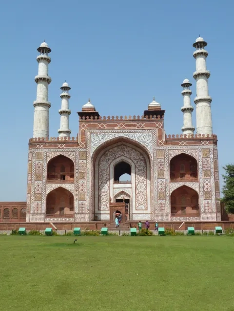 Vstupná brána do komplexu mauzólea Akbara Veľkého v Sikandre