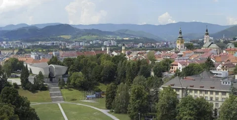 Pohľad na mesto situované v Zvolenskej kotline