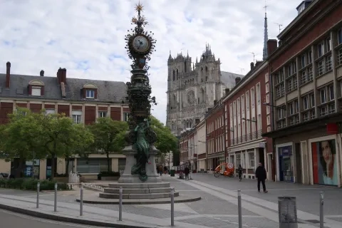 Amiens, v pozadí katedrála Notre-Dame