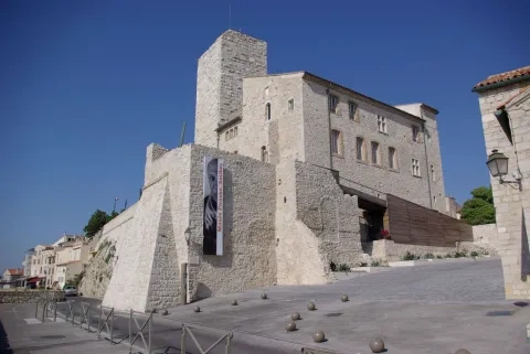 Antibes, zámok Grimaldiovcov, 14. – 16. stor.