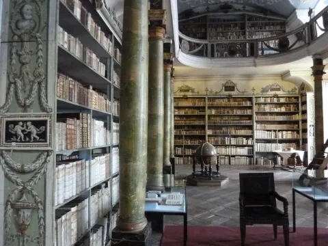 Kláštorná knižnica v bývalom benediktínskom kláštore v Broumove, koniec 18. stor.