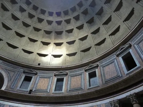 Kazetovanie na klenbe Pantheonu v Ríme, 120 – 125 n. l.
