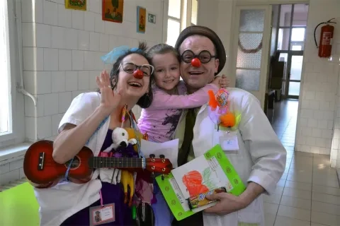 Zdravotní klauni z občianskeho združenia Červený nos Clowndoctors
