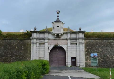 ▶KKomárno, brána Novej pevnosti,1663 – 73◀ ▶WBrána Novej pevnosti,1663 – 73, Komárno◀