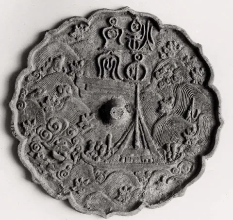 Bronzové zrkadlo z obdobia kráľovstva Korjo, 918 – 1392, Metropolitné múzeum umenia, New York