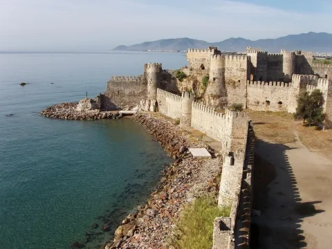 Hrad Mamure Kalesi v Kilikii na pobreží Stredozemného mora, 12. stor.
