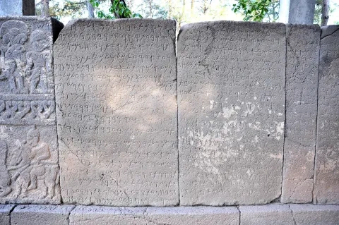 Karatepe, časť ortostatov s nápismi vo fenickom písme, pravdepodobne 8. stor. pred n. l.