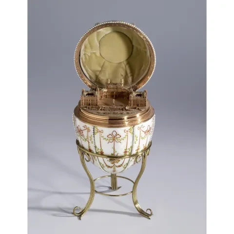 Carl Peter Fabergé a Michail Perchin: cárske vajíčko s miniatúrou Gatčinského paláca, 1901, výška 12,7 cm
