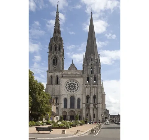 Pohľad na západnú fasádu katedrály Notre-Dame