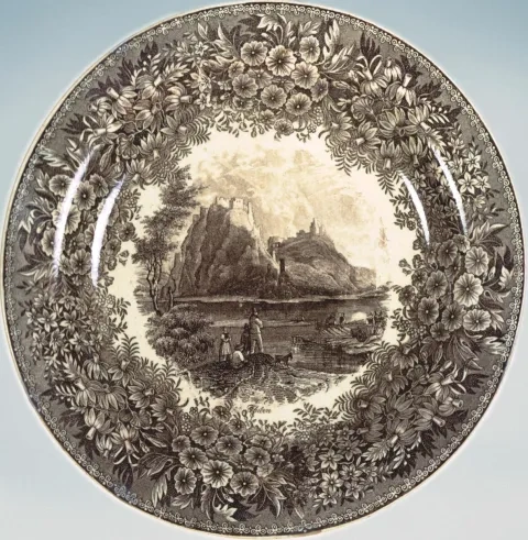 Kameninový tanier s pohľadom na hrad Devín, manufaktúra vo Vranove nad Dyjí, 1. polovica 19. stor., Múzeum mesta Bratislavy