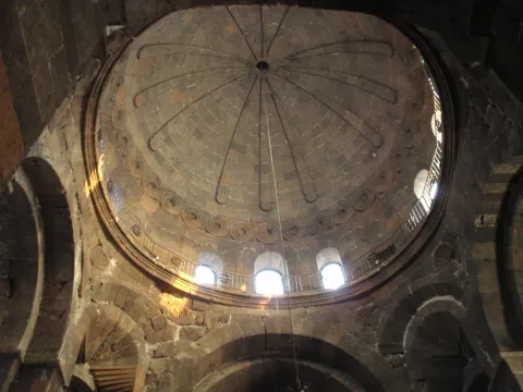 Kamenná kupola Chrámu sv. Ripsime, Ečmiadzin, Arménsko, 618

