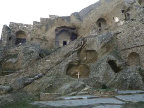 Kláštor David-Garedži, cely mníchov vytesané v skale, 6. stor., Gruzínsko
