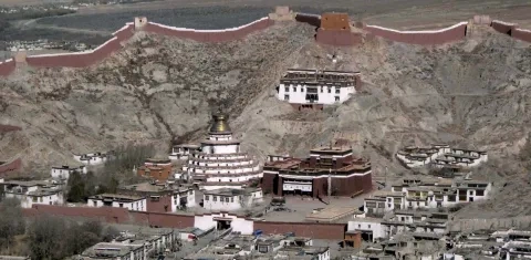 Tibetský buddhistický kláštor Palkhor Čhöde, skrátene Palčhö, 1. polovica 15. stor., Gjance
