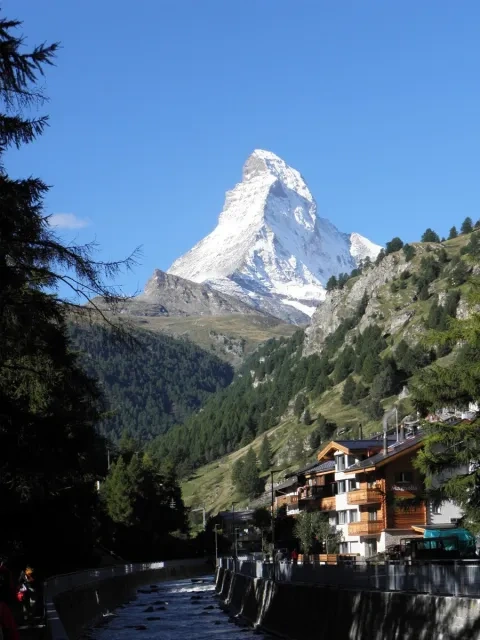 Matterhorn, 4 478 m n. m., pohľad z turistického strediska Zermatt
