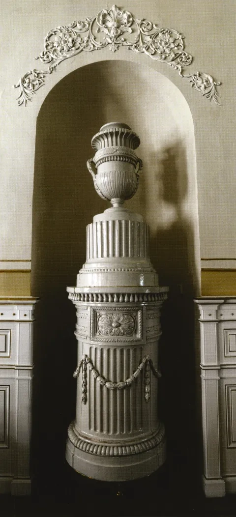 Kachľová pec v jedálenskej sále biskupskej rezidencie, 20. roky 19. storočia, Nitriansky hrad, Nitra
