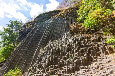 Stĺpovité útvary čadiča, Cerová vrchovina