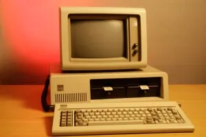 Prvý osobný počítač firmy IBM s typovým označením IBM 5150
