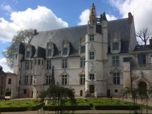 Biskupský palác, 14. – 16. stor.