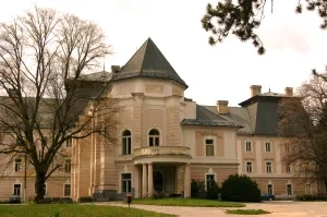 Zadná fasáda kaštieľa, pôvodne presbytérium Kostola sv. Jána Krstiteľa, 14. – 19. stor., Horné Lefantovce
