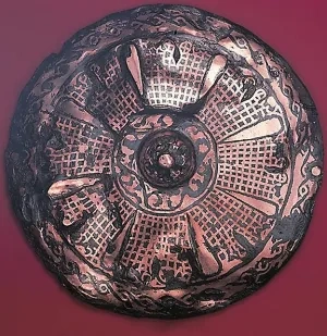 Avarská falera konského postroja s pozláteným tauzovaním, Cífer-Pác, 8. stor.