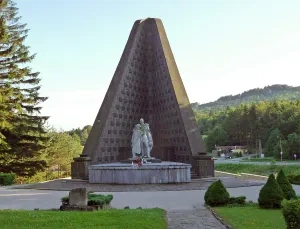 Dukliansky priesmyk, Pamätník čs. armády, architekt Jaroslav Gruss, súsošie J. Kulich, 1964