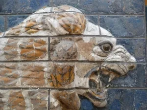 Detail reliéfu leva z Cesty procesií v Babylone, 6. stor. pred n. l., Archeologické múzeum, Istanbul
