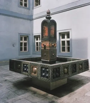 J. Marth: keramická fontána, glazovaná terakota, 1971, Košice, zničená koncom 20. stor.