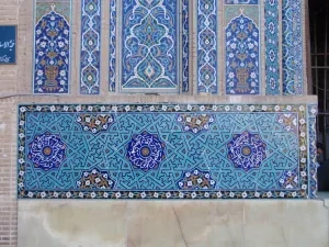 Keramický obklad vstupu do Piatkovej mešity (Džámí masdžid) v Jazde, 14. stor.