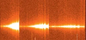 Typické spektrum kométy so Swanovými pásmi uhlíka, kométa C/1995 Q1 (Bradfield), Európske južné observatórium, ESO